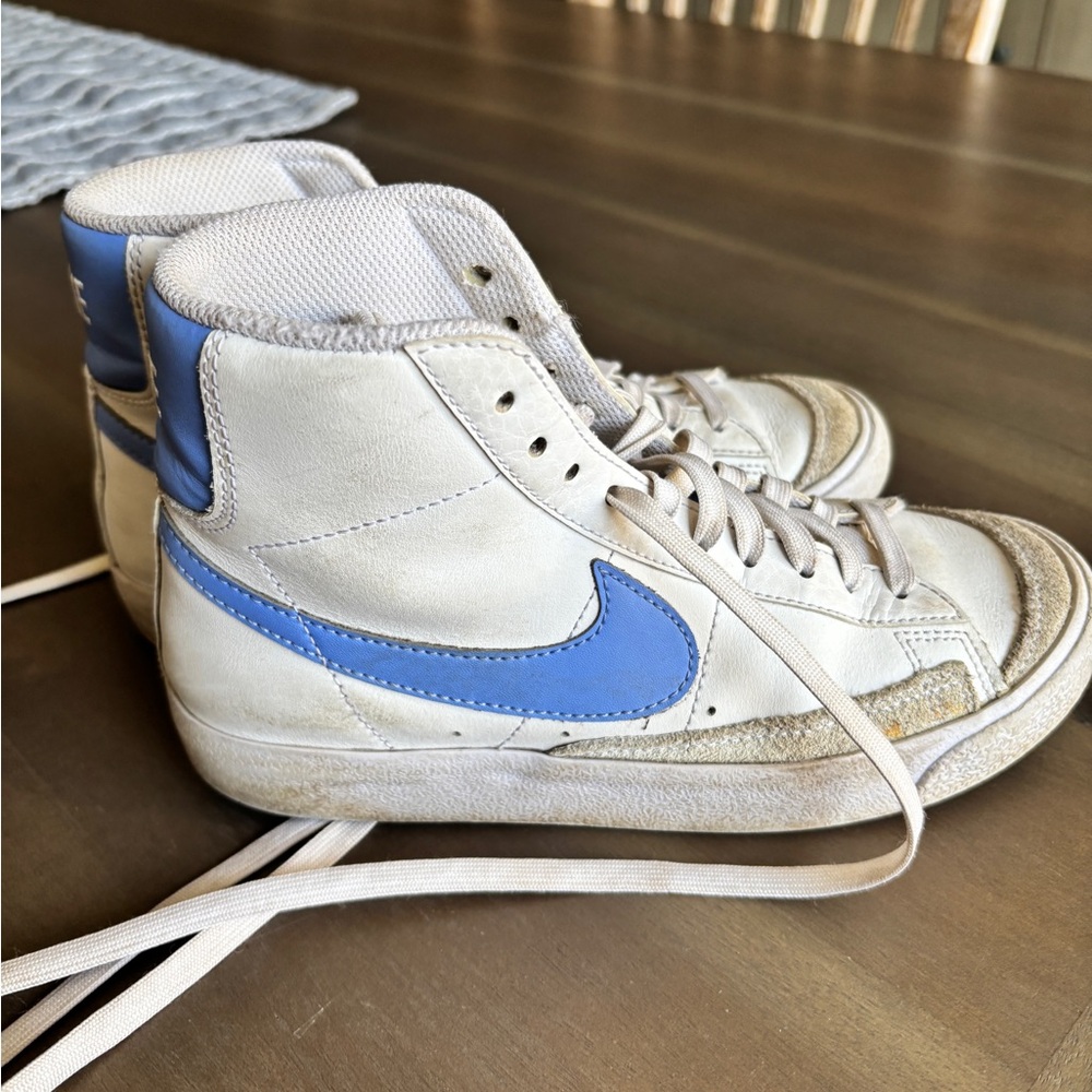 Nike White and Blue High Top Sneakers girls sz 3.5